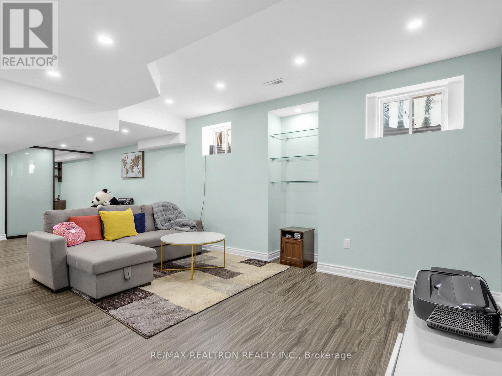 21 RENNIE AVENUE - 43