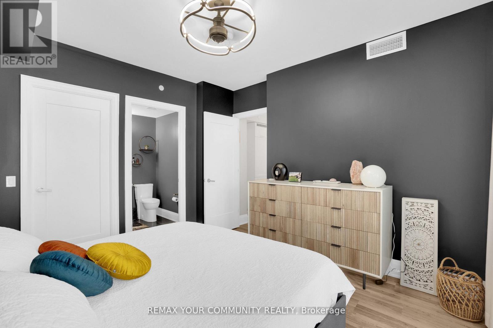 #523 9085 JANE STREET - 15