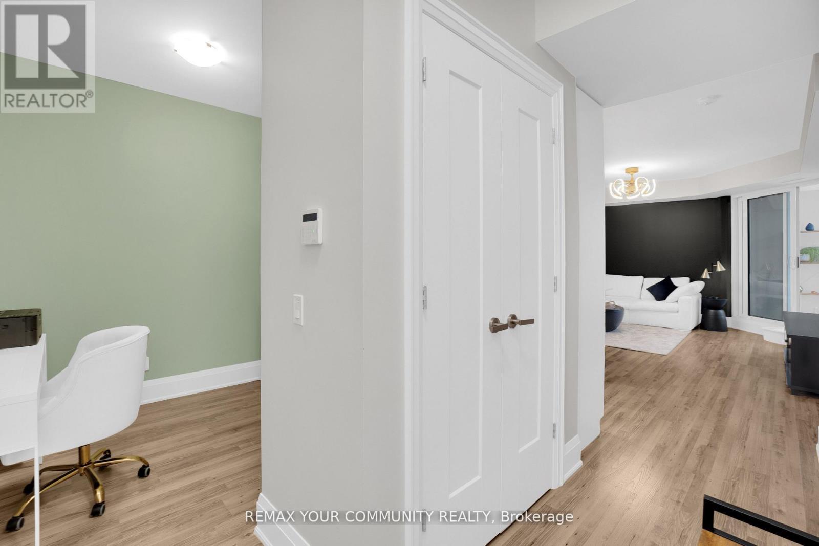 #523 9085 JANE STREET - 22