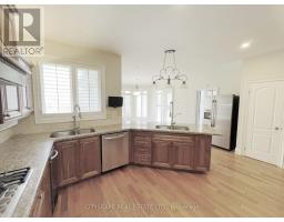Kitchen - 369 Coventry Hill Trail, Newmarket, ON L3X2A1 Photo 13