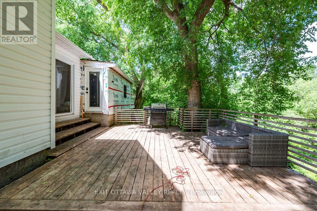 815 PEMBROKE STREET W - 46