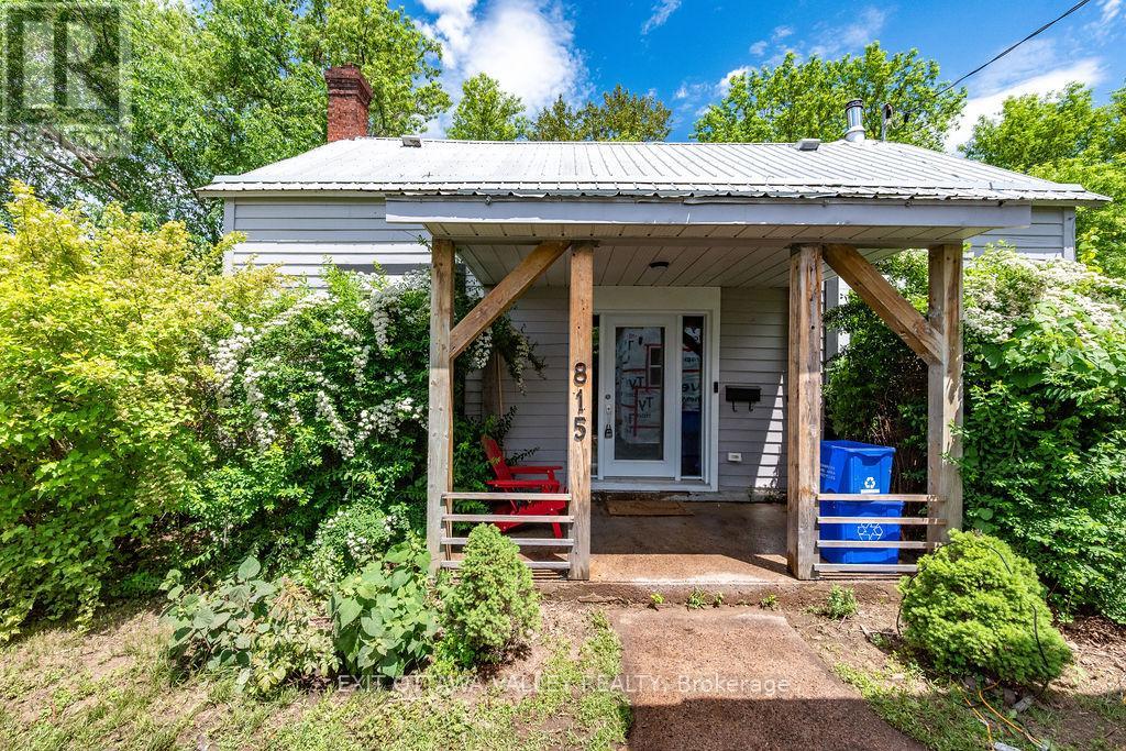 815 PEMBROKE STREET W - 1