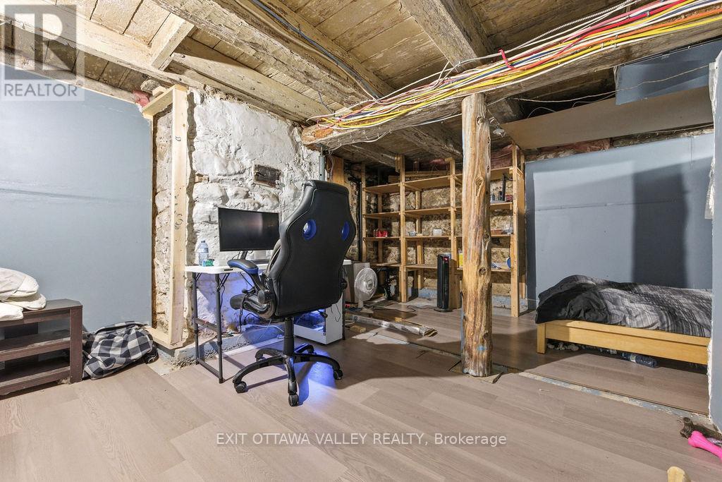 815 PEMBROKE STREET W - 36