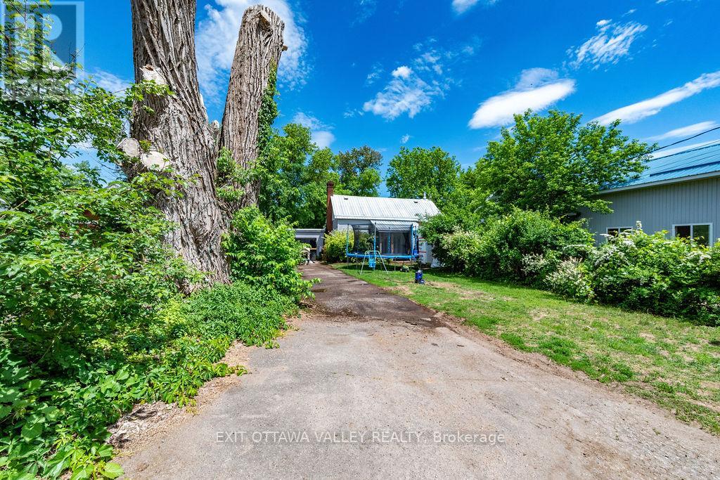 815 PEMBROKE STREET W - 4