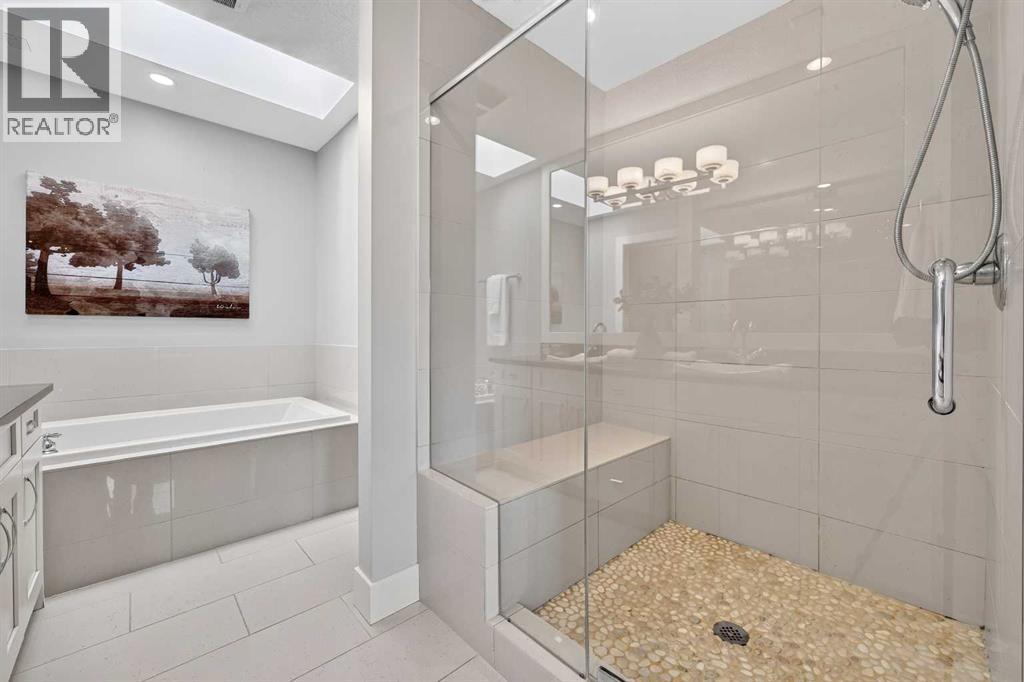 Stand up shower / Tub