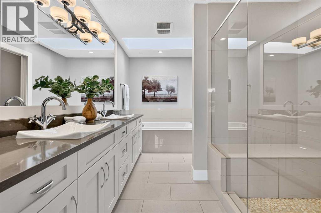 Primary Ensuite w/ skylight