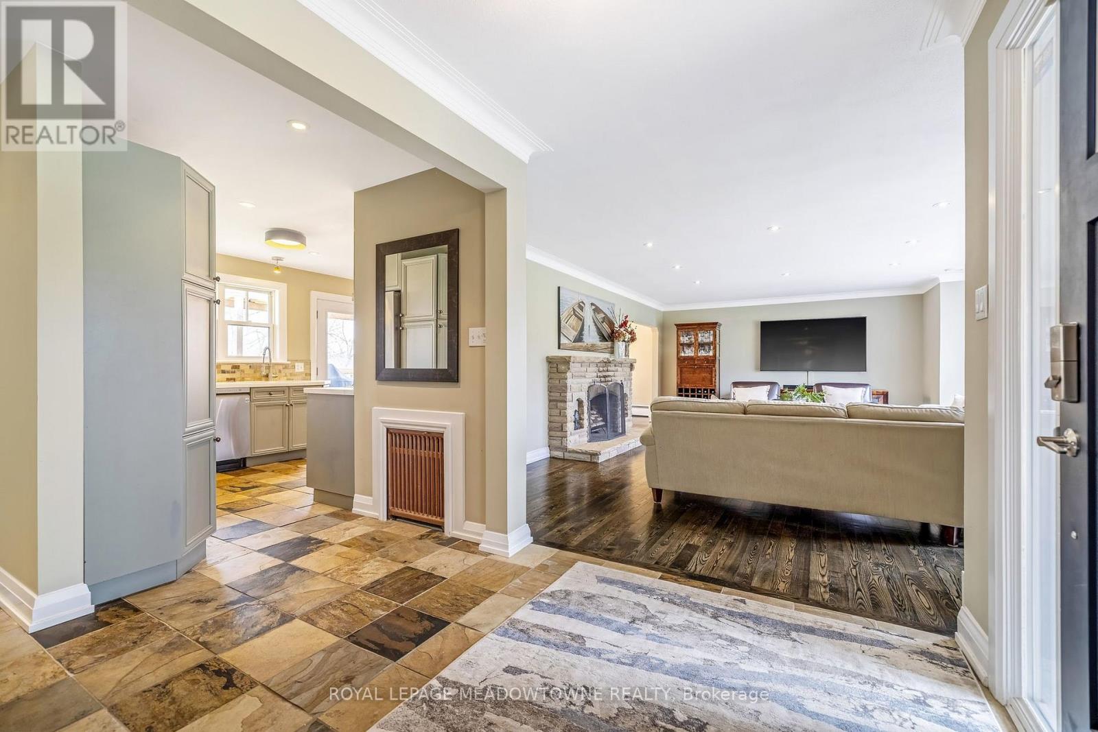 161 CONFEDERATION STREET - 9