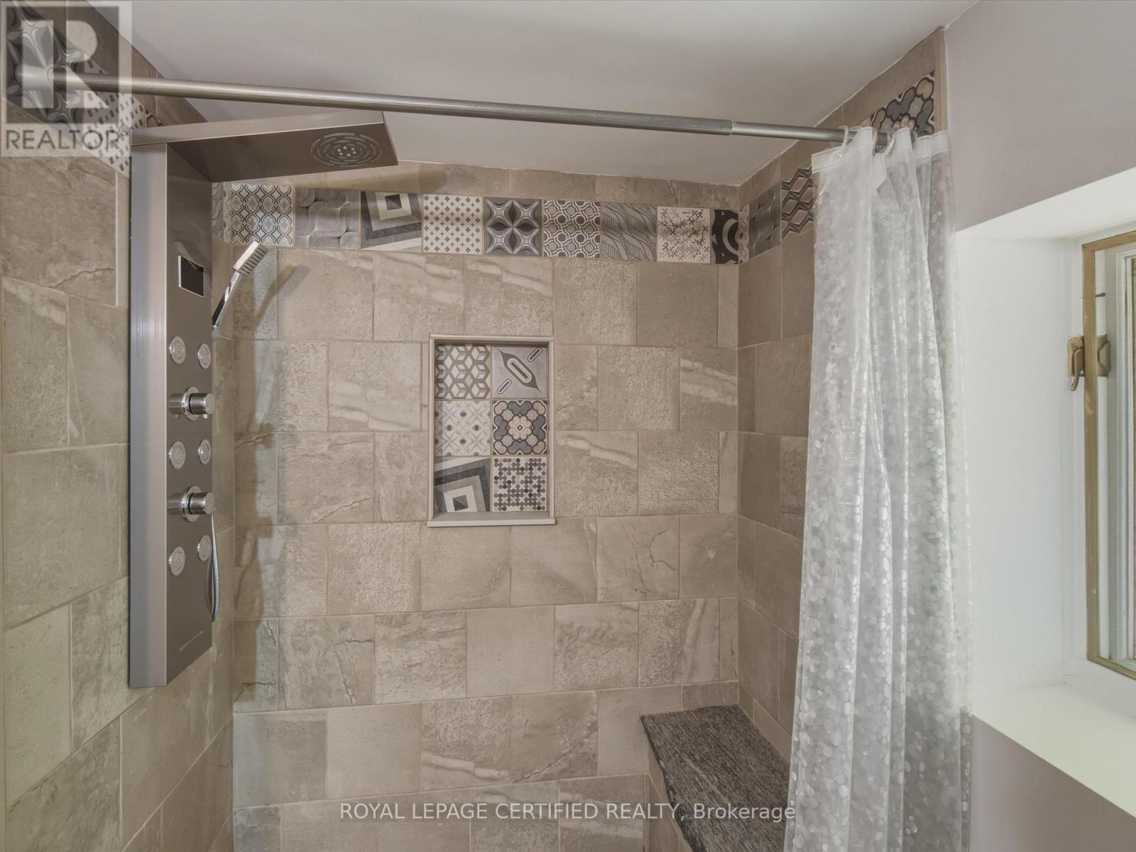 240 BRITANNIA ROAD - 19