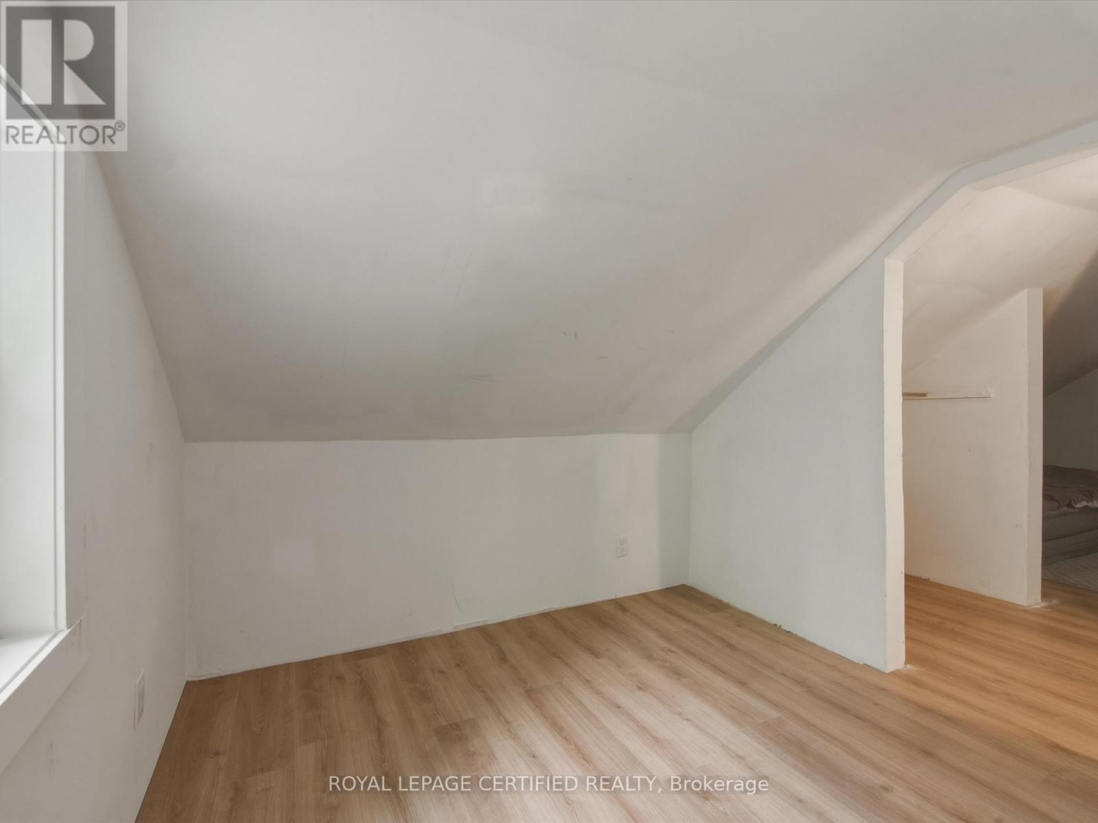 240 BRITANNIA ROAD - 25