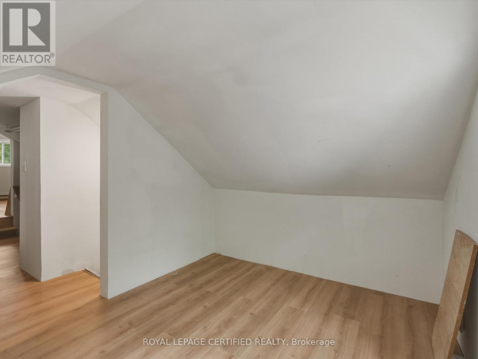 240 BRITANNIA ROAD - 26