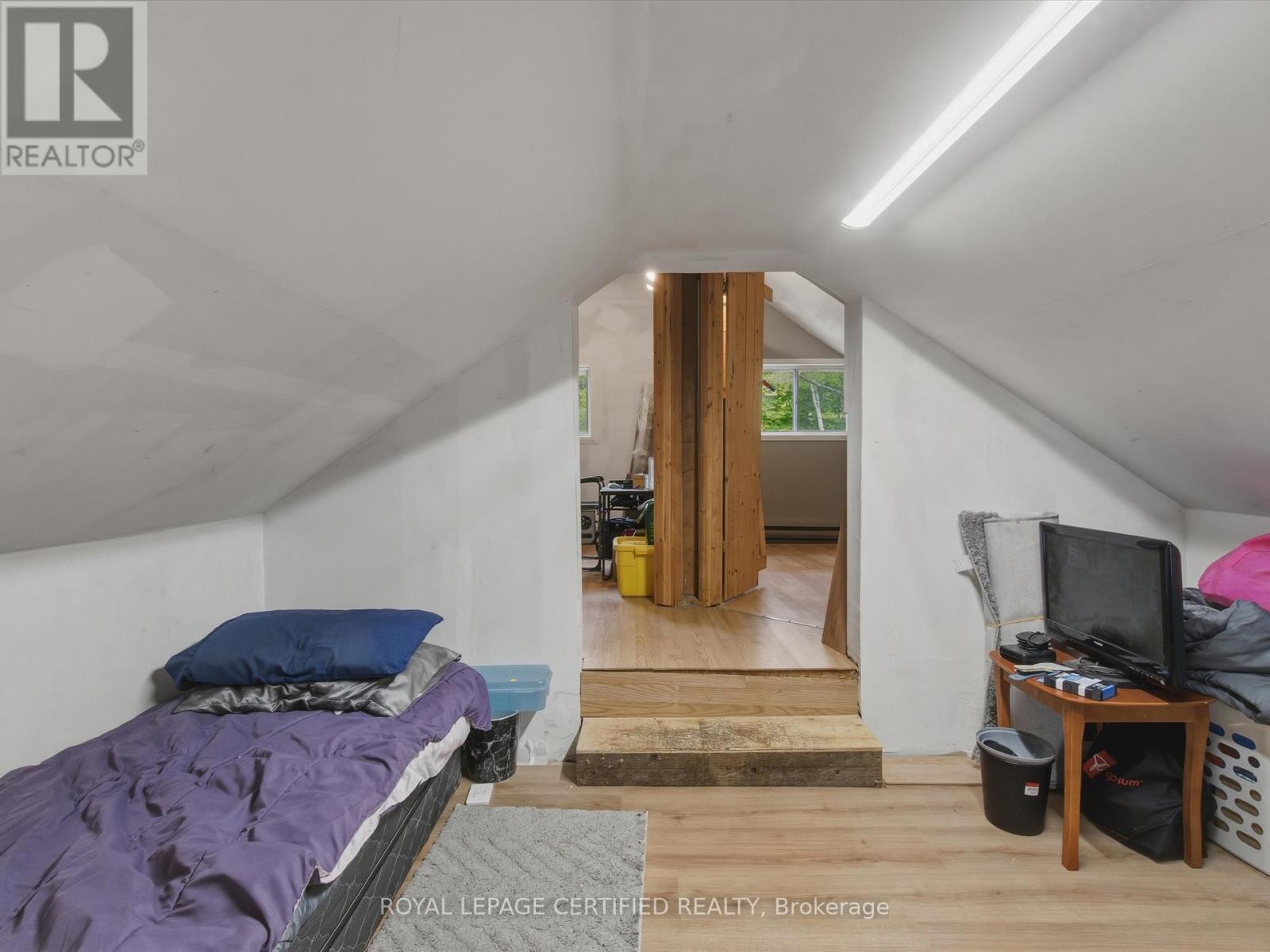 240 BRITANNIA ROAD - 28