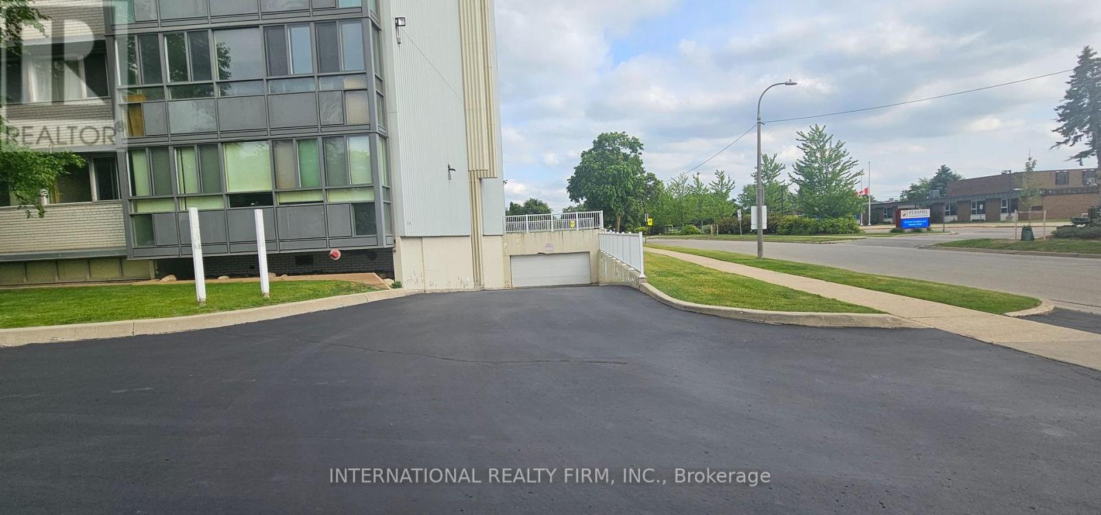 #401 24 MIDLAND DRIVE - 29