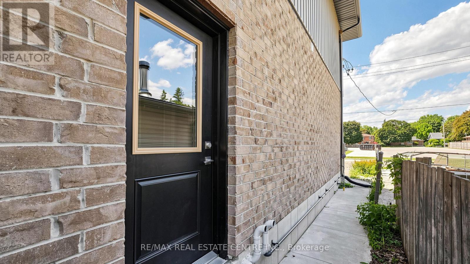 149 BALLANTYNE AVENUE - 33