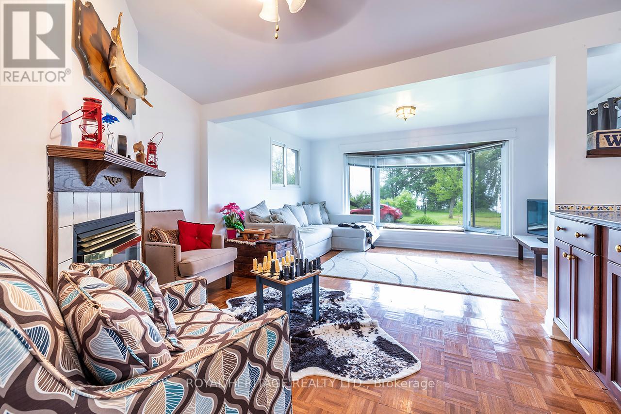 556 NORTH SHORE DRIVE W - 22