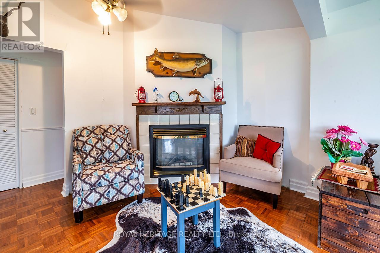 556 NORTH SHORE DRIVE W - 23