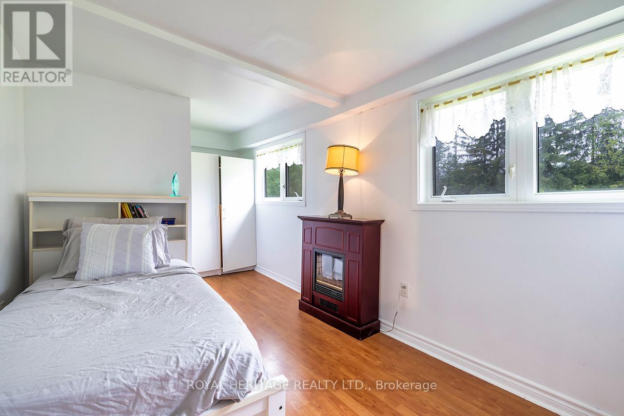 556 NORTH SHORE DRIVE W - 33