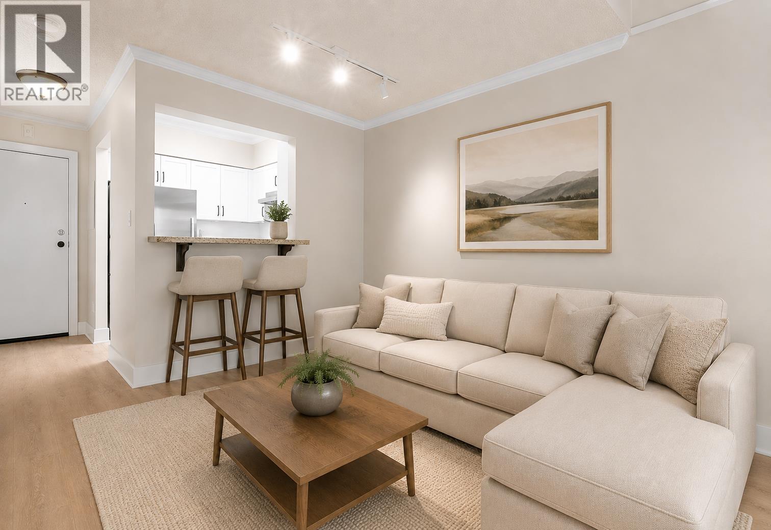 301 235 W 4TH STREET, North Vancouver