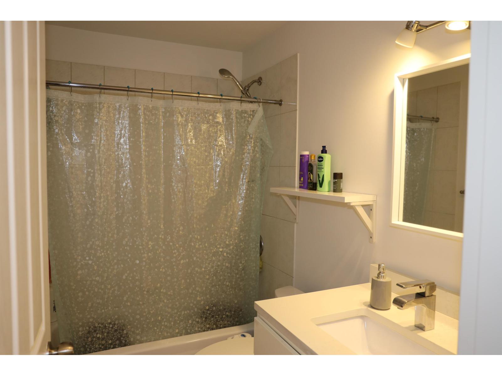 201 8972 FLEETWOOD WAY, Surrey