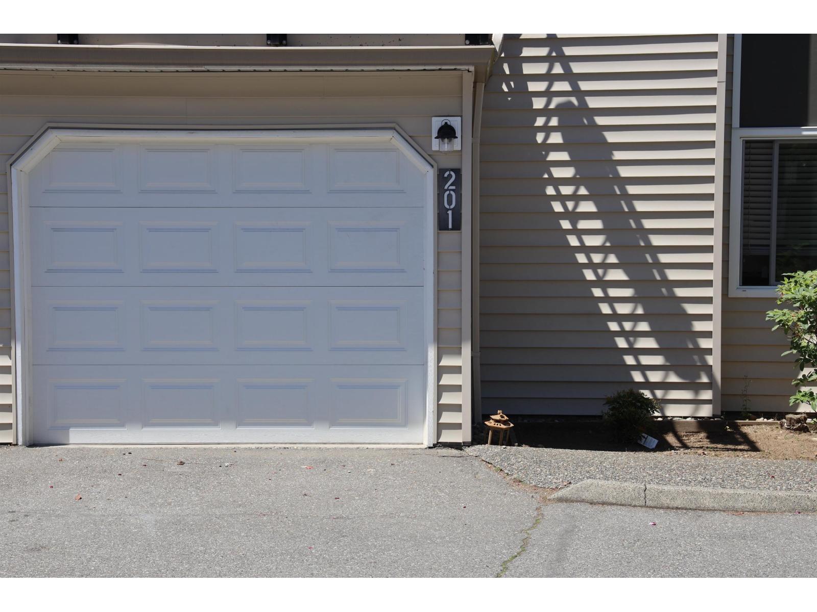 201 8972 FLEETWOOD WAY, Surrey