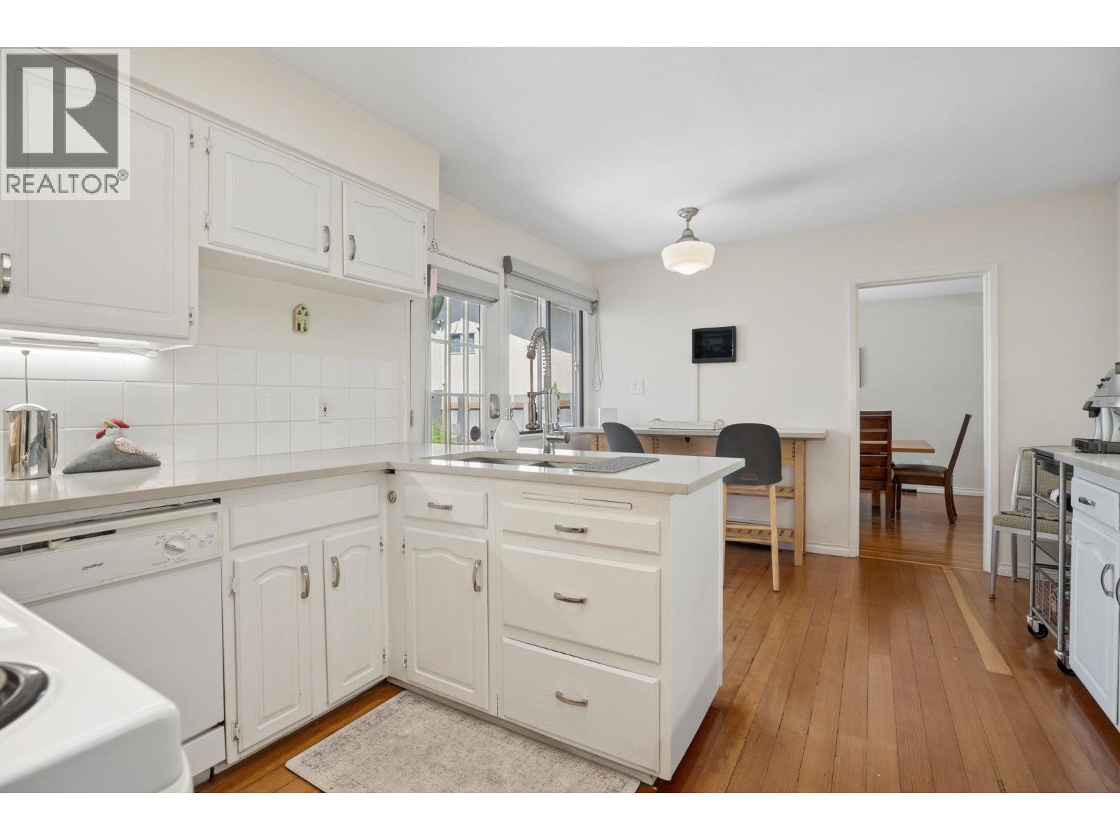 1034 HEYWOOD STREET, North Vancouver