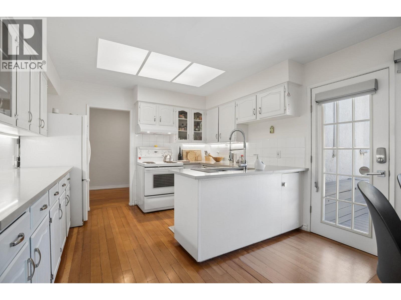 1034 HEYWOOD STREET, North Vancouver