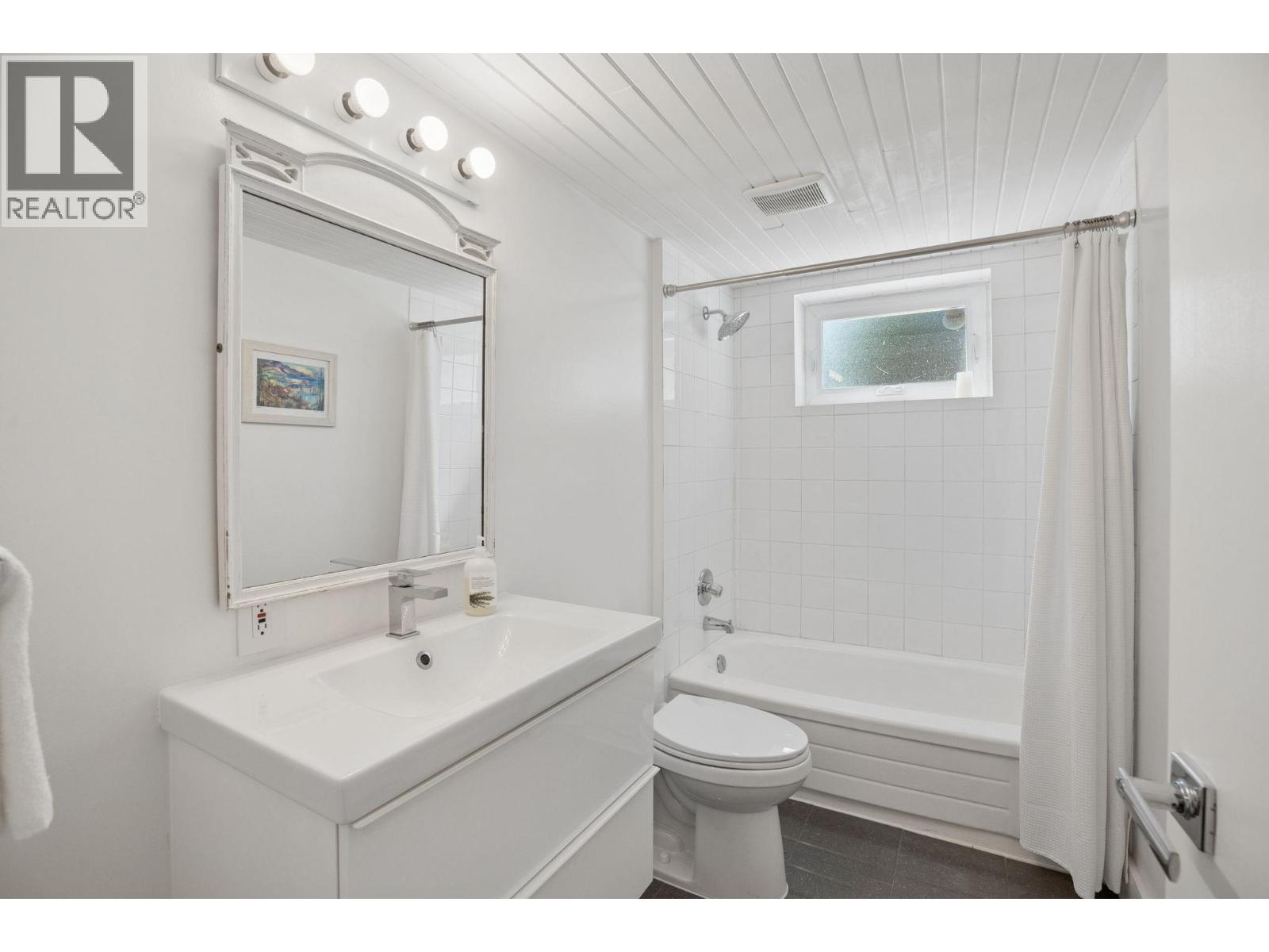 1034 HEYWOOD STREET, North Vancouver