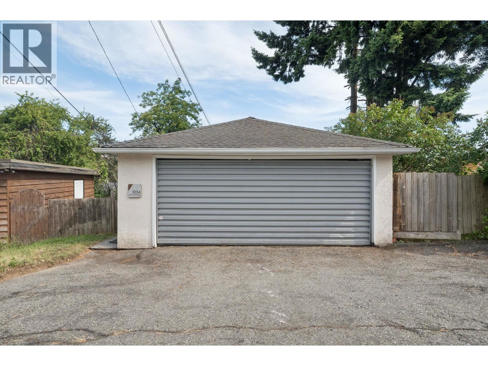 1034 HEYWOOD STREET, North Vancouver