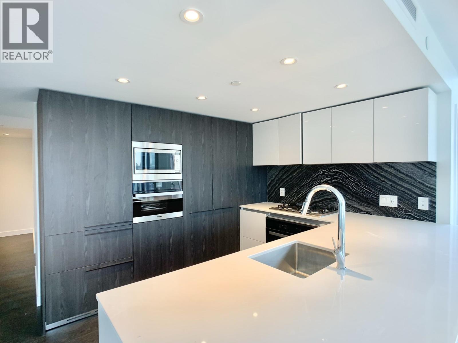 1111 RICHARDS, Vancouver