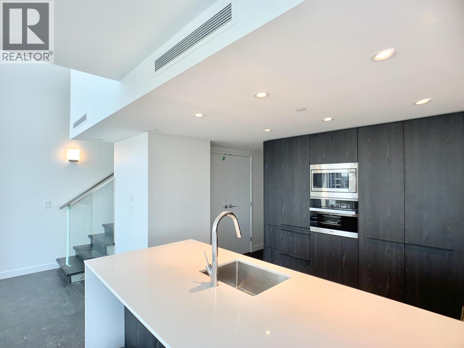1111 RICHARDS, Vancouver