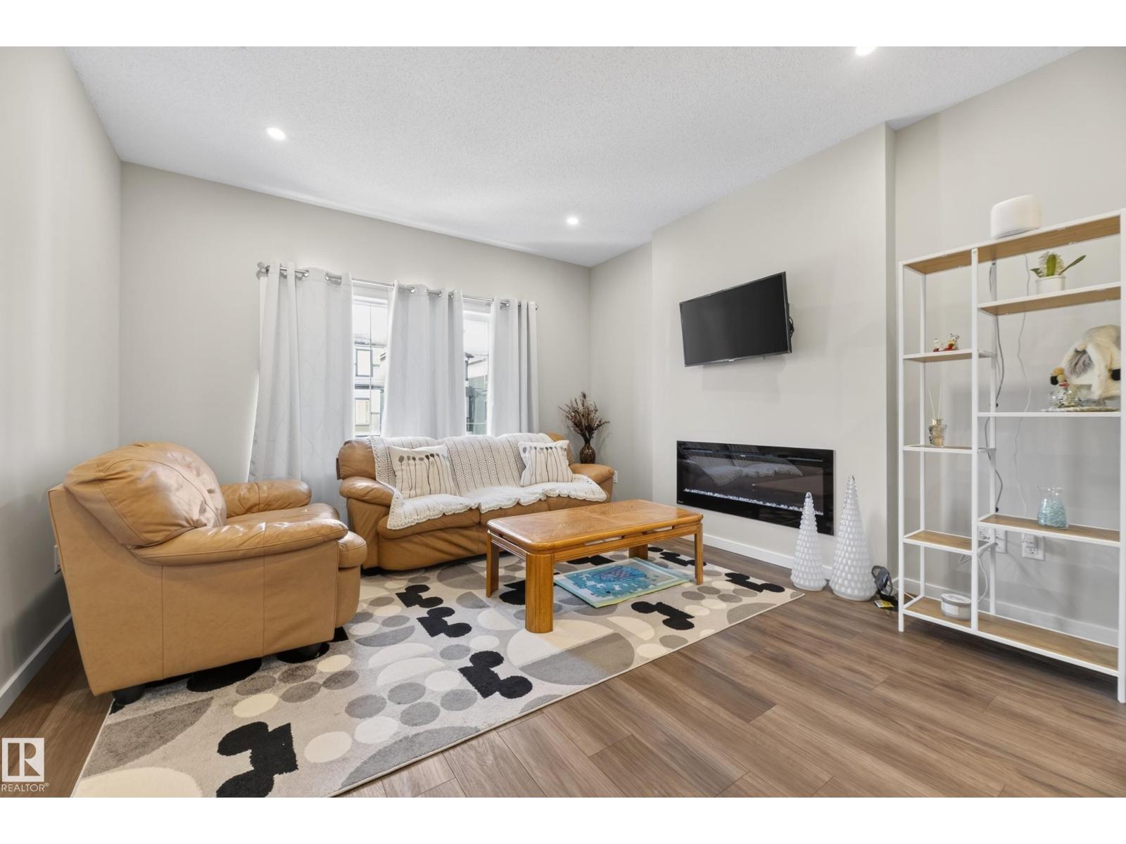 7020 181 AV NW - 11