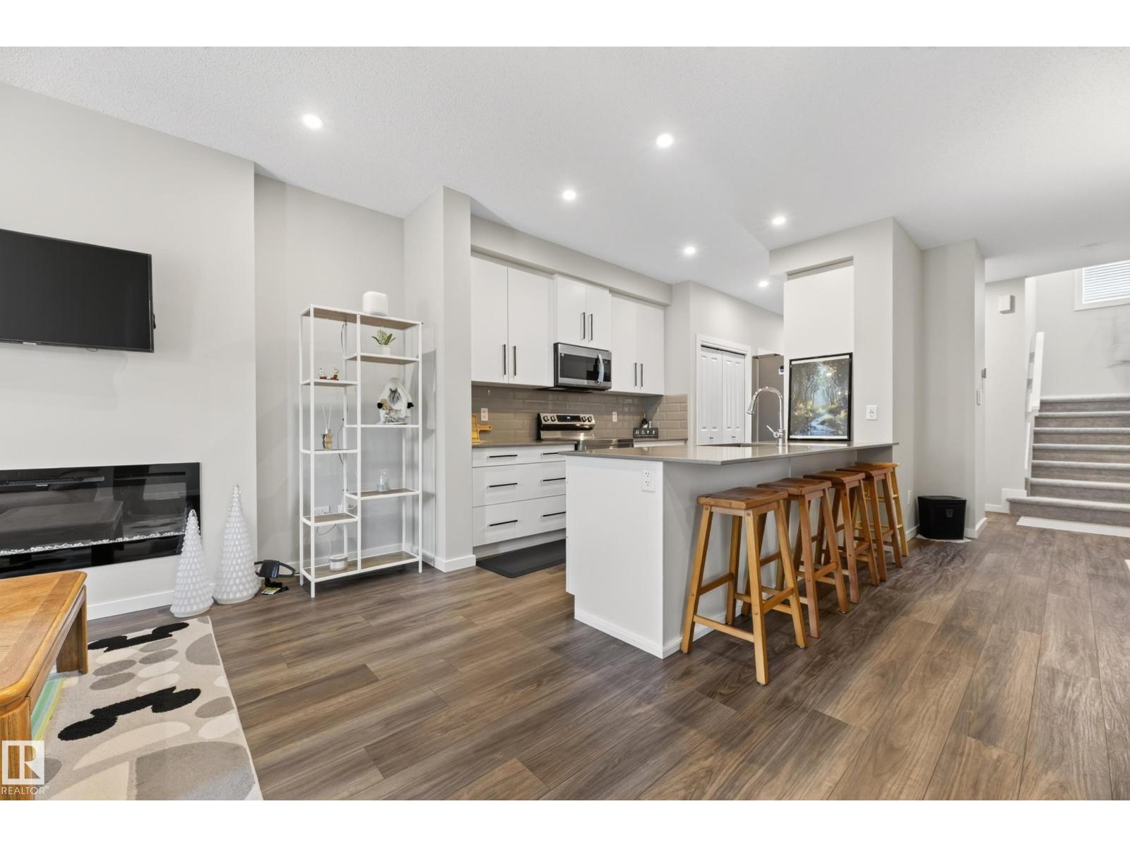 7020 181 AV NW - 12