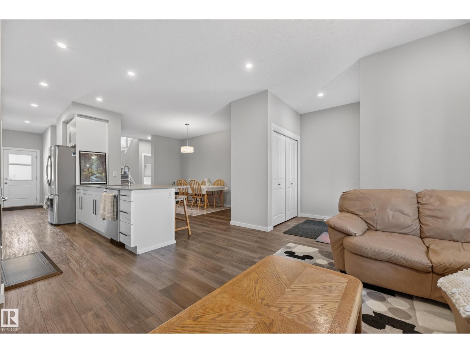 7020 181 AV NW - 13