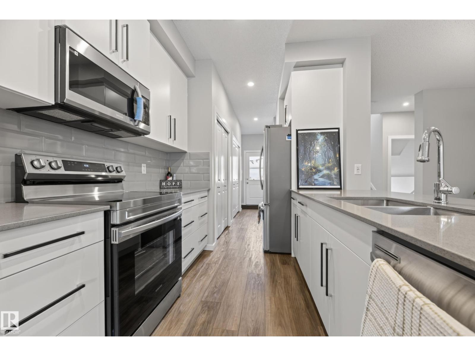 7020 181 AV NW - 20