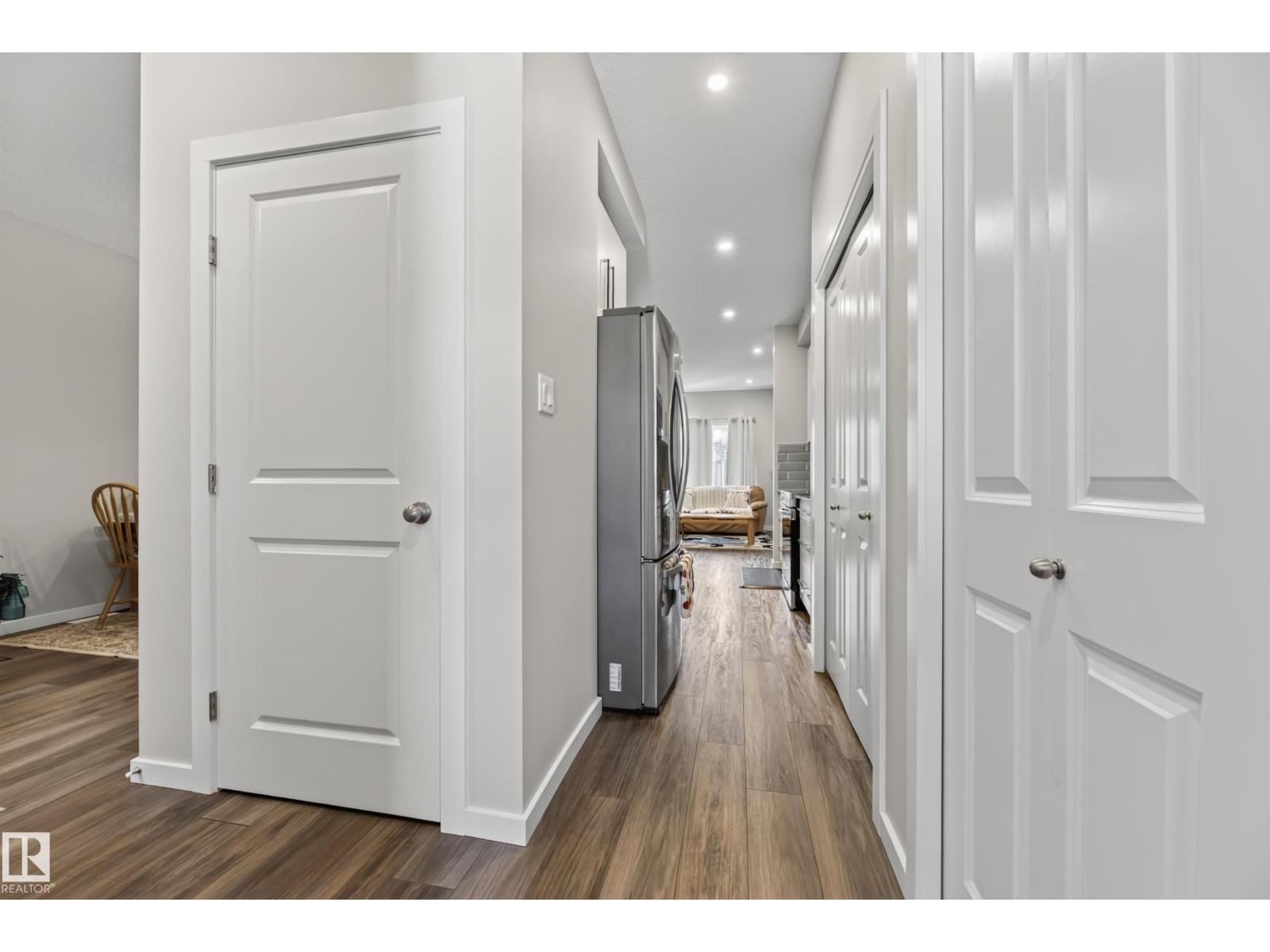7020 181 AV NW - 23