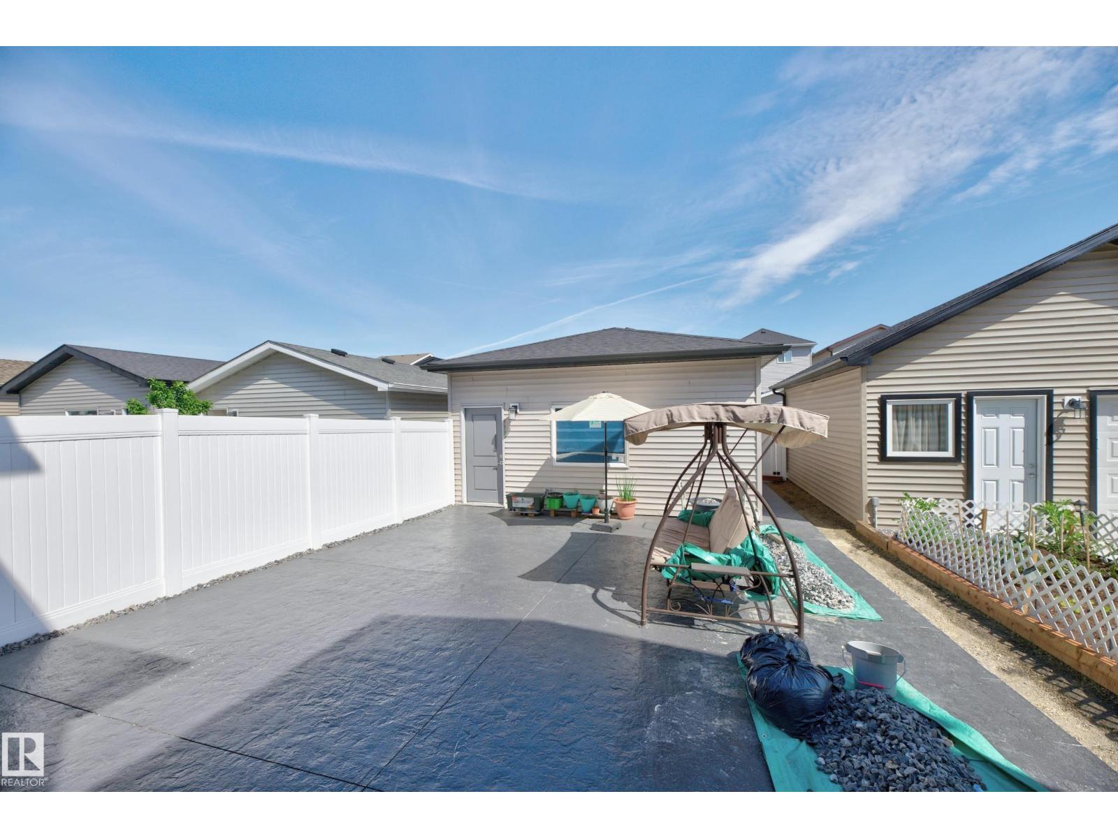 7020 181 AV NW - 4