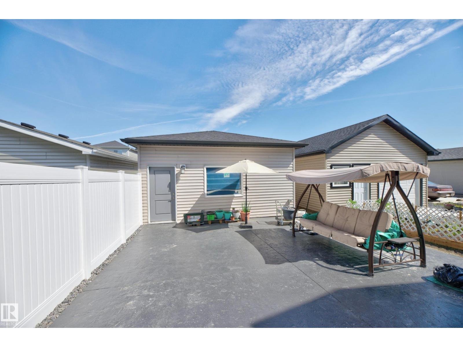 7020 181 AV NW - 5
