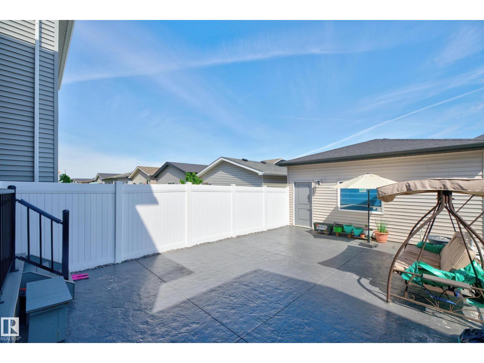7020 181 AV NW - 8