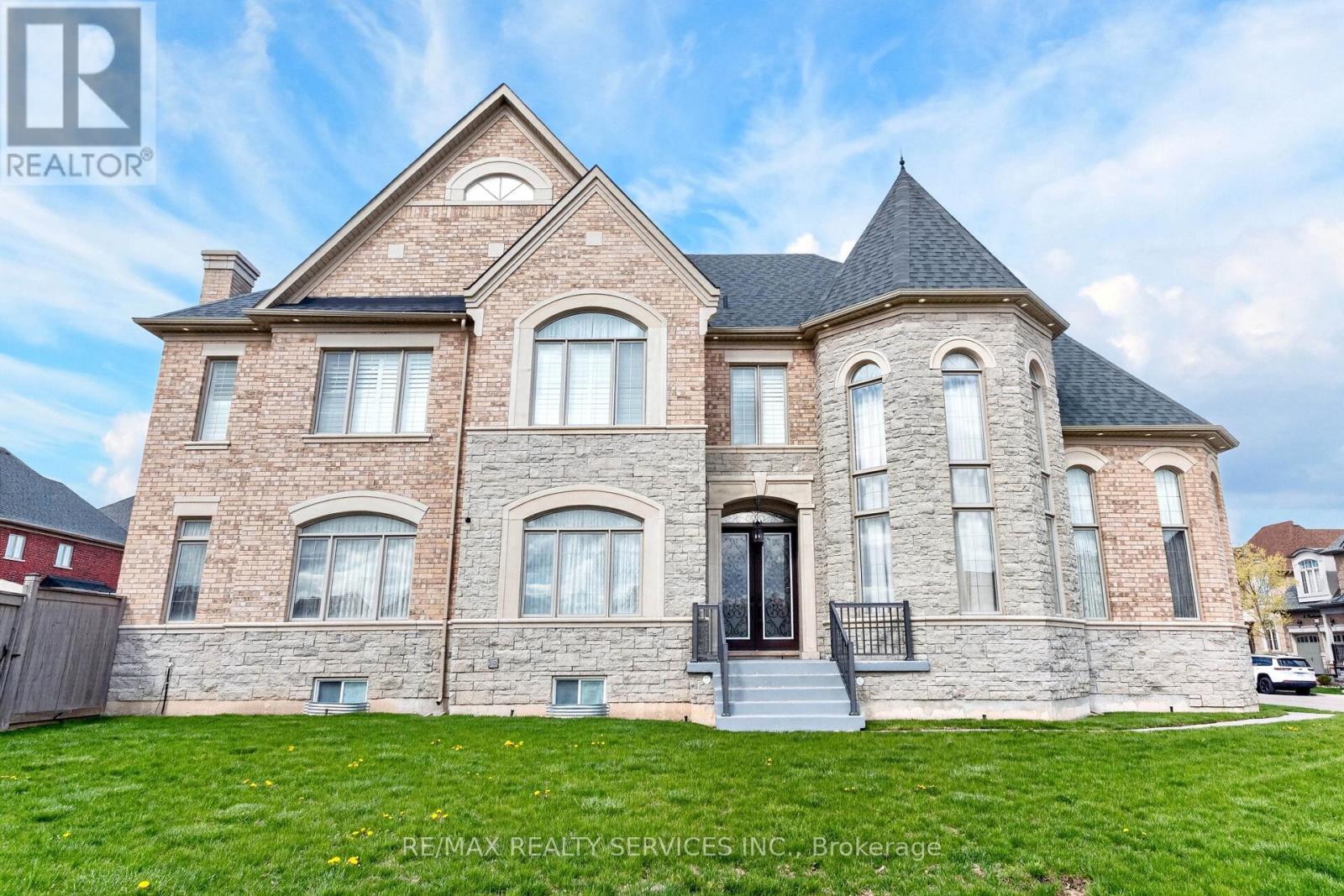 28 PENDERGAST COURT - 2