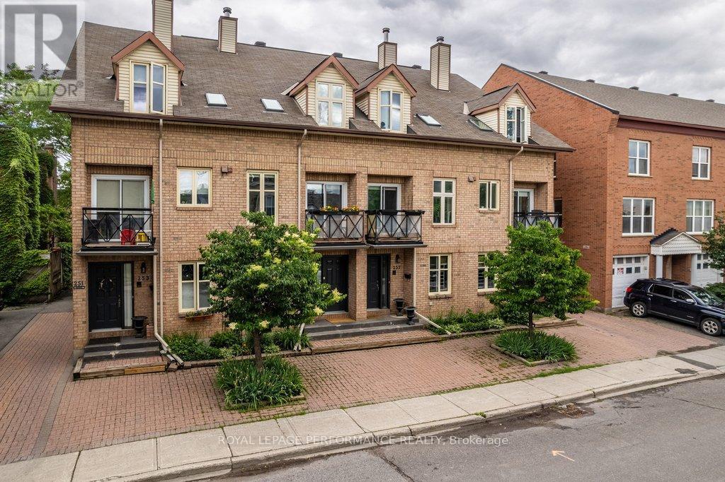 2 Bed, 2 Bath House for Rent in Ottawa – 5 – 255 CATHCART STREET, Ottawa – MLS# X13456164 - Image 46