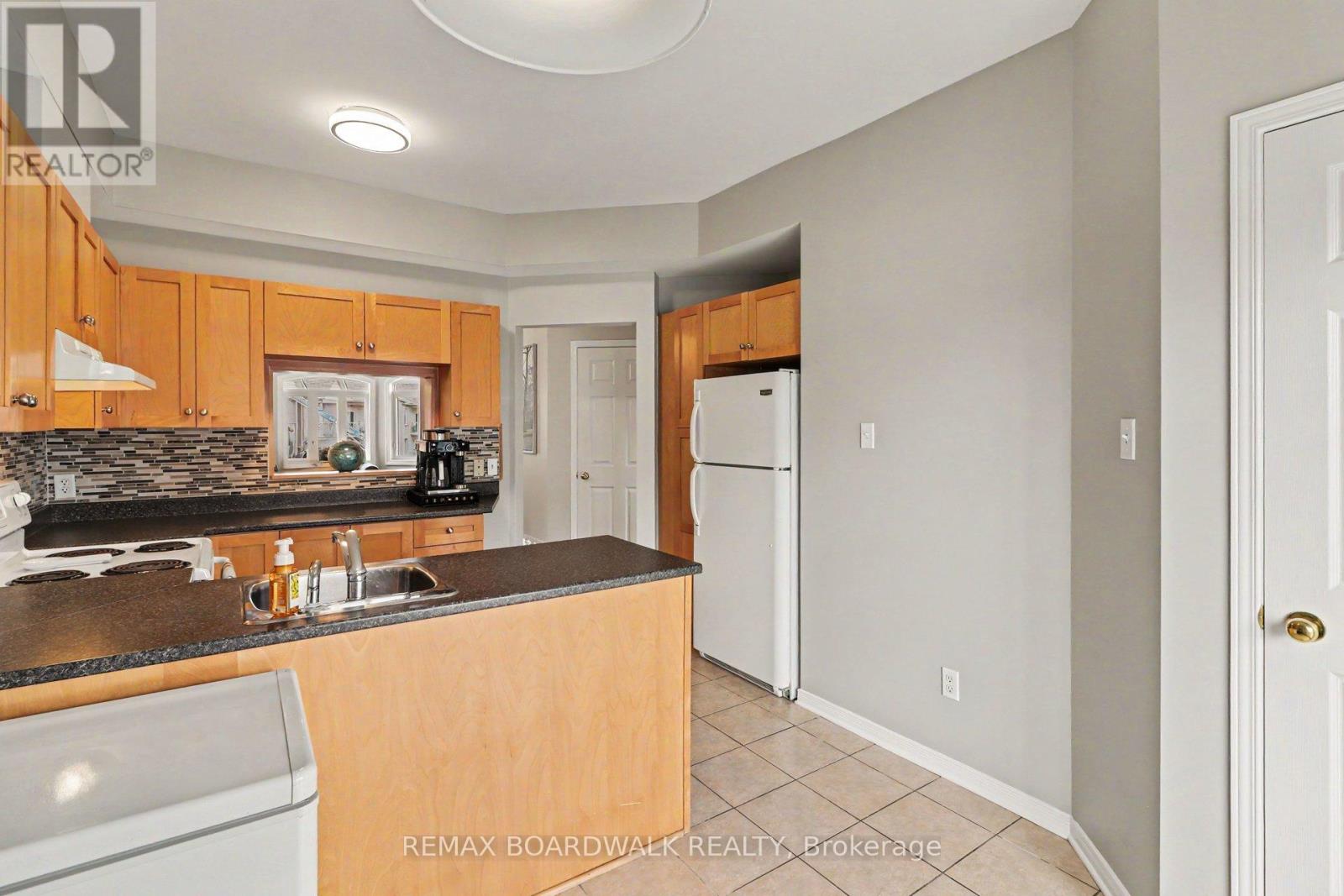 #7 50 BRIARGATE PRIVATE - 16