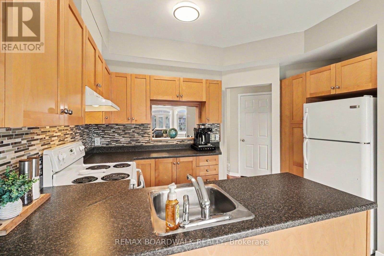 #7 50 BRIARGATE PRIVATE - 17