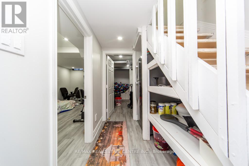 12 GREENHILLS SQUARE - 28