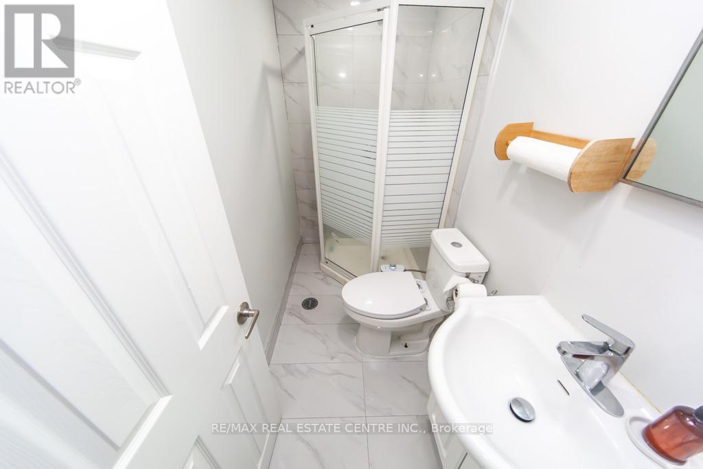 12 GREENHILLS SQUARE - 36