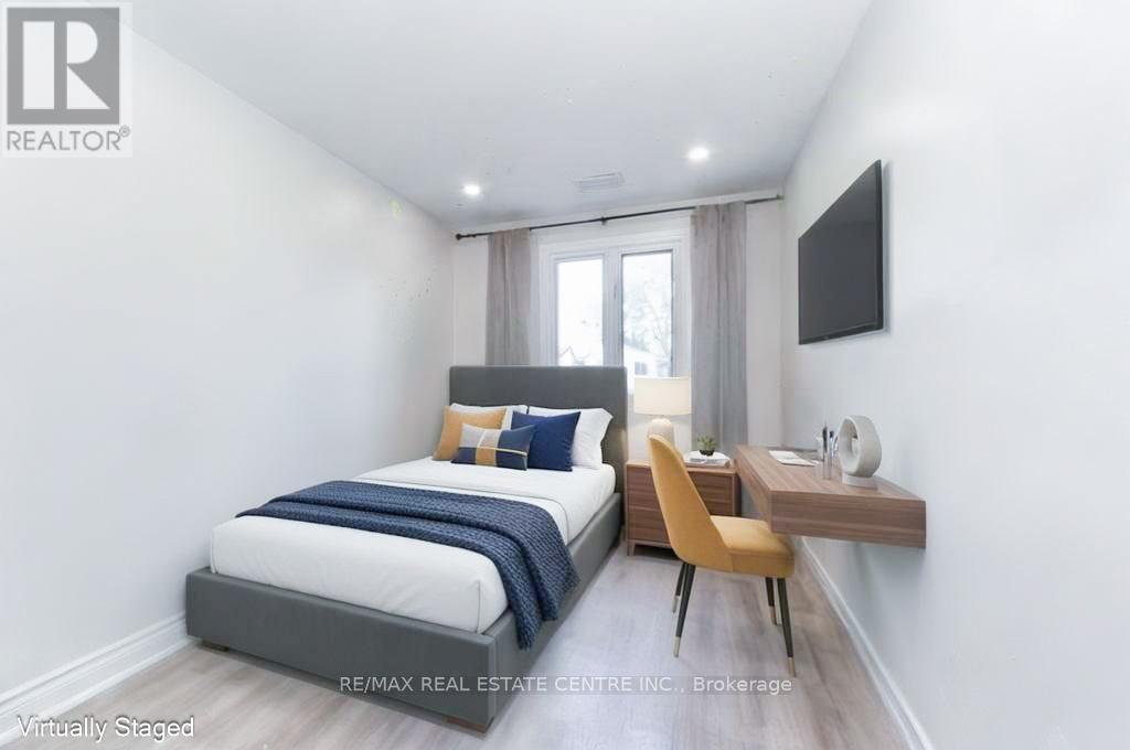 12 GREENHILLS SQUARE - 24
