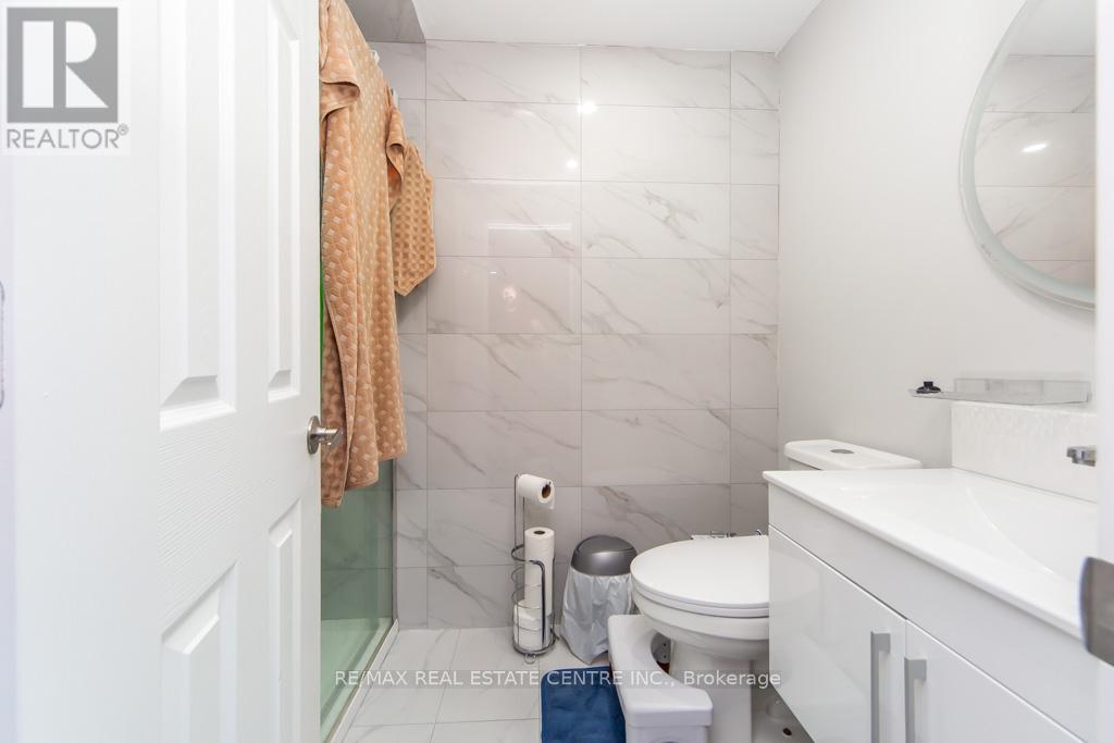 12 GREENHILLS SQUARE - 23