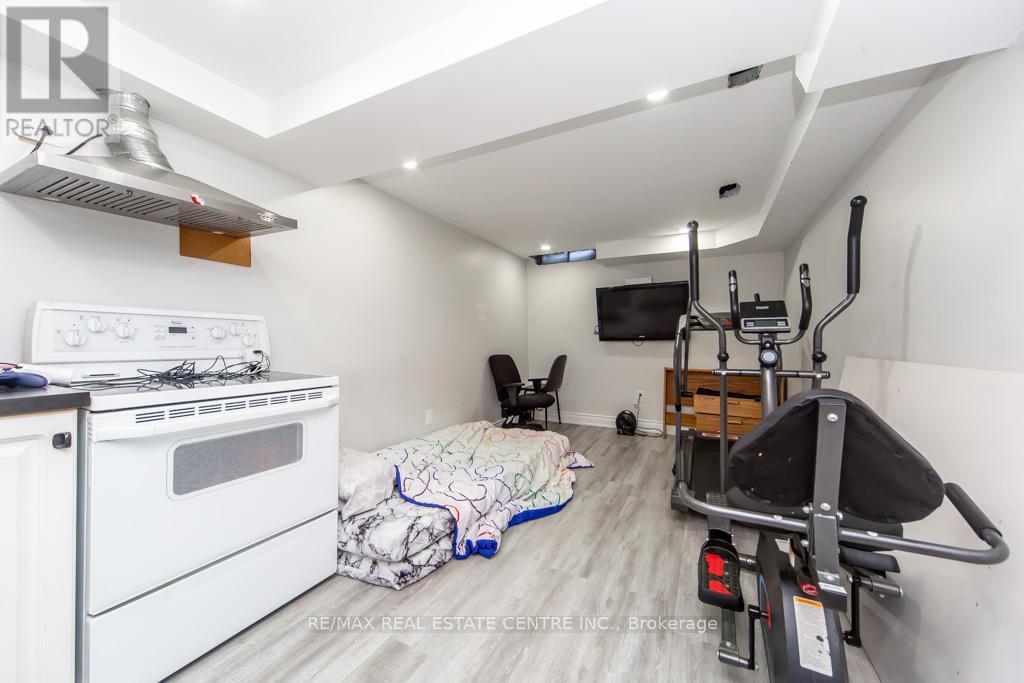 12 GREENHILLS SQUARE - 29