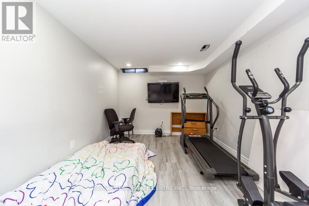 12 GREENHILLS SQUARE - 31