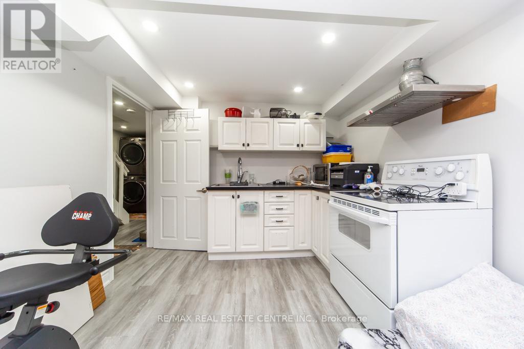 12 GREENHILLS SQUARE - 33