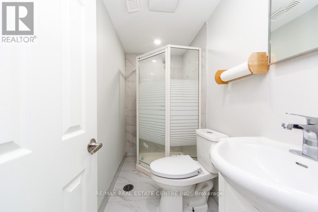 12 GREENHILLS SQUARE - 35