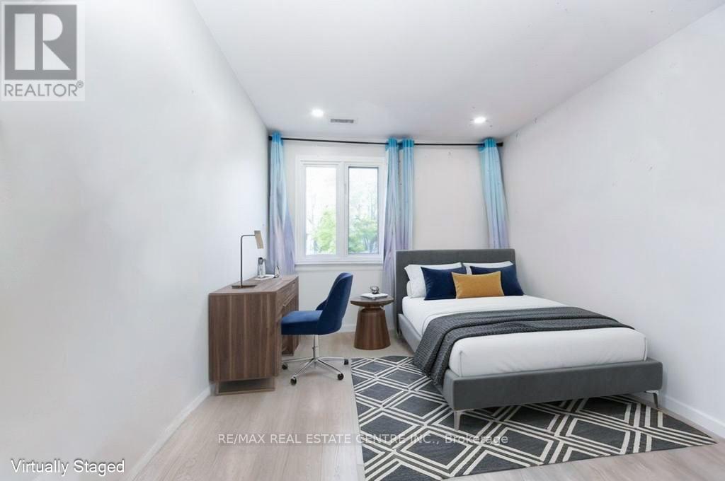 12 GREENHILLS SQUARE - 25